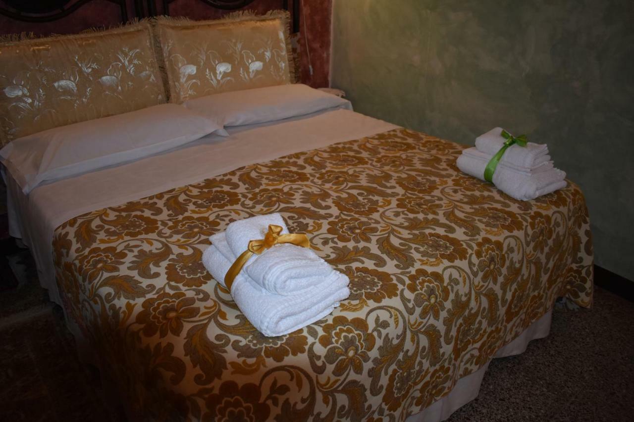 Sicilia In Miniatura "L'Atelier Dell'Etna" Bed & Breakfast ซัฟเฟรานา เอตเนอา ภายนอก รูปภาพ