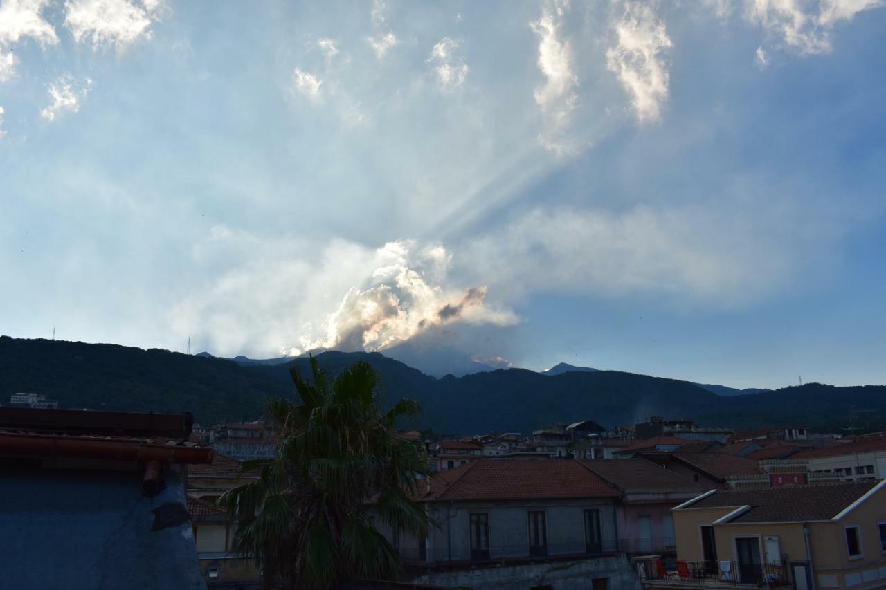 Sicilia In Miniatura "L'Atelier Dell'Etna" Bed & Breakfast ซัฟเฟรานา เอตเนอา ภายนอก รูปภาพ